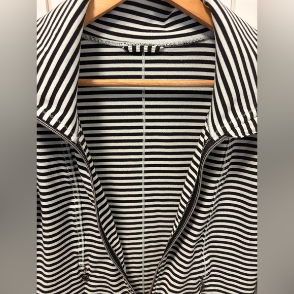 Lululemom Size 4 Jacket - Picture 11 of 11